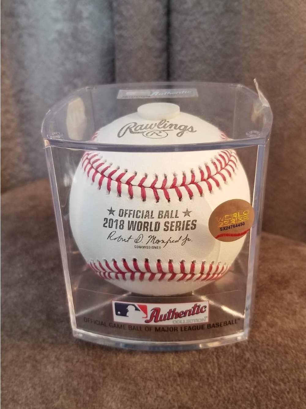 Rawlings 2018 World Series official game ball Boston Red Sox With display case